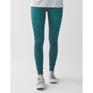 Lululemon Wunder Under Pant (Hi-Rise)
Mountain Peaks Black Forage Tea Sz 8